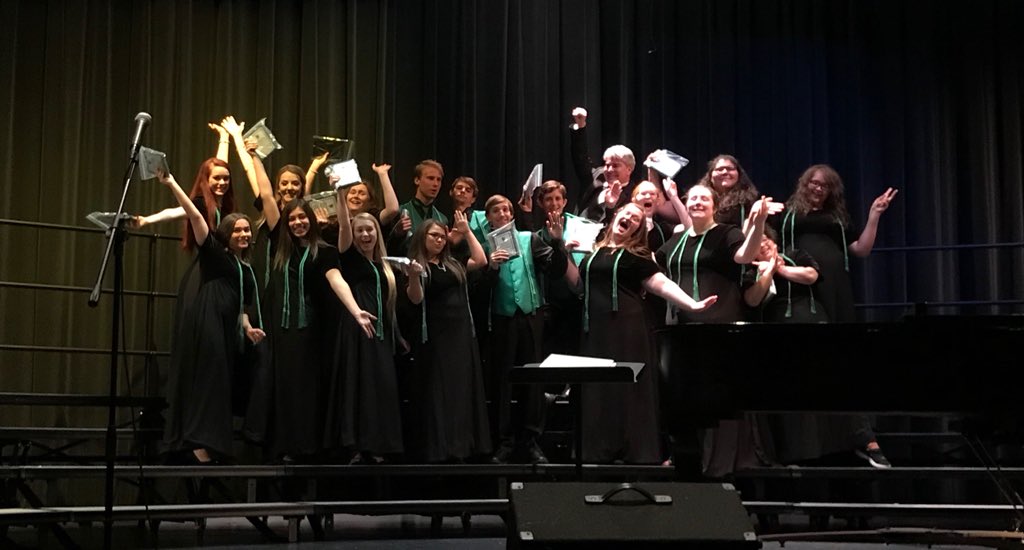breahnicolexx's tweet photo. And just like that it’s over 💚😭 https://t.co/hQGVI1Qwjq