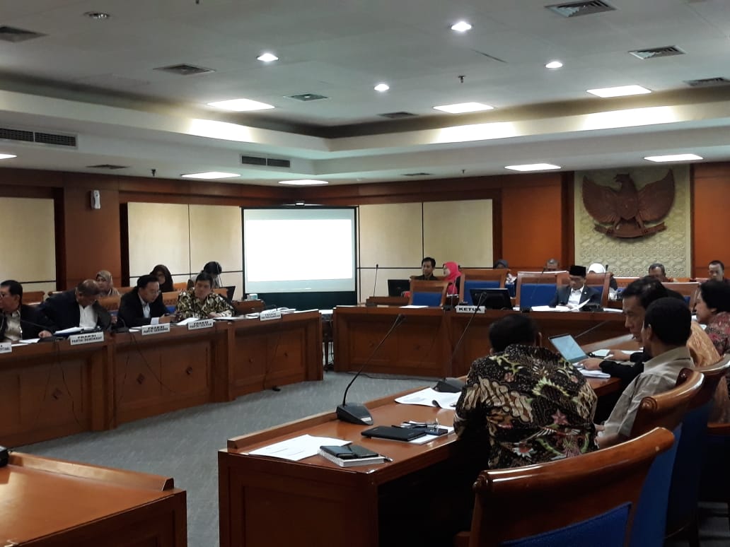 IDNTimes's tweet photo. Hari ini digelar Rapat Tim Perumus RUU tentang perubahan atas UU Nomor 15 Tahun 2003, tentang Pemberantasan Tindak Pidana Terorisme. Rapat Tim Perumus terdiri dari Pansus RUU Terorisme DPR RI dan pemerintah #IDNTimesNews https://t.co/K6vecB4KKh