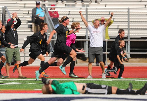 kslsports's tweet photo. Pitt's late goal leads Viewmont (@WeAreViewmont) into 5A soccer final. 

🎥 https://t.co/adbzyKueEJ https://t.co/uNImIvobgN