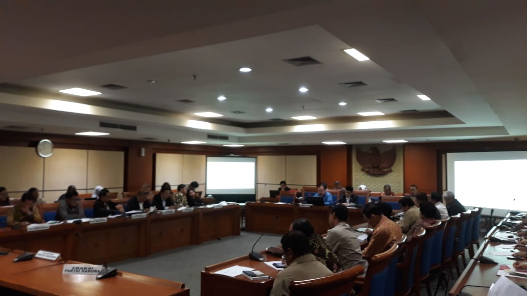 IDNTimes's tweet photo. Rapat hari ini dijadwalkan sampai pukul 22.30 namun akan tetap melihat situasi kapan rapat akan berakhir #IDNTimesNews https://t.co/VgIBk1jlR6