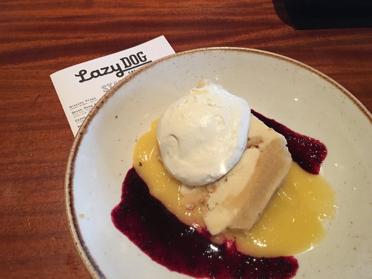 OCFoodieGirl's tweet photo. Seriously craving the yummy lemon cake from the spring menu @LazyDogHQ tonight! It’s even gluten-sensitive #OC! 👍🏻#oceats #ocsweets #dessert #lemon https://t.co/yjVBrxtRwv