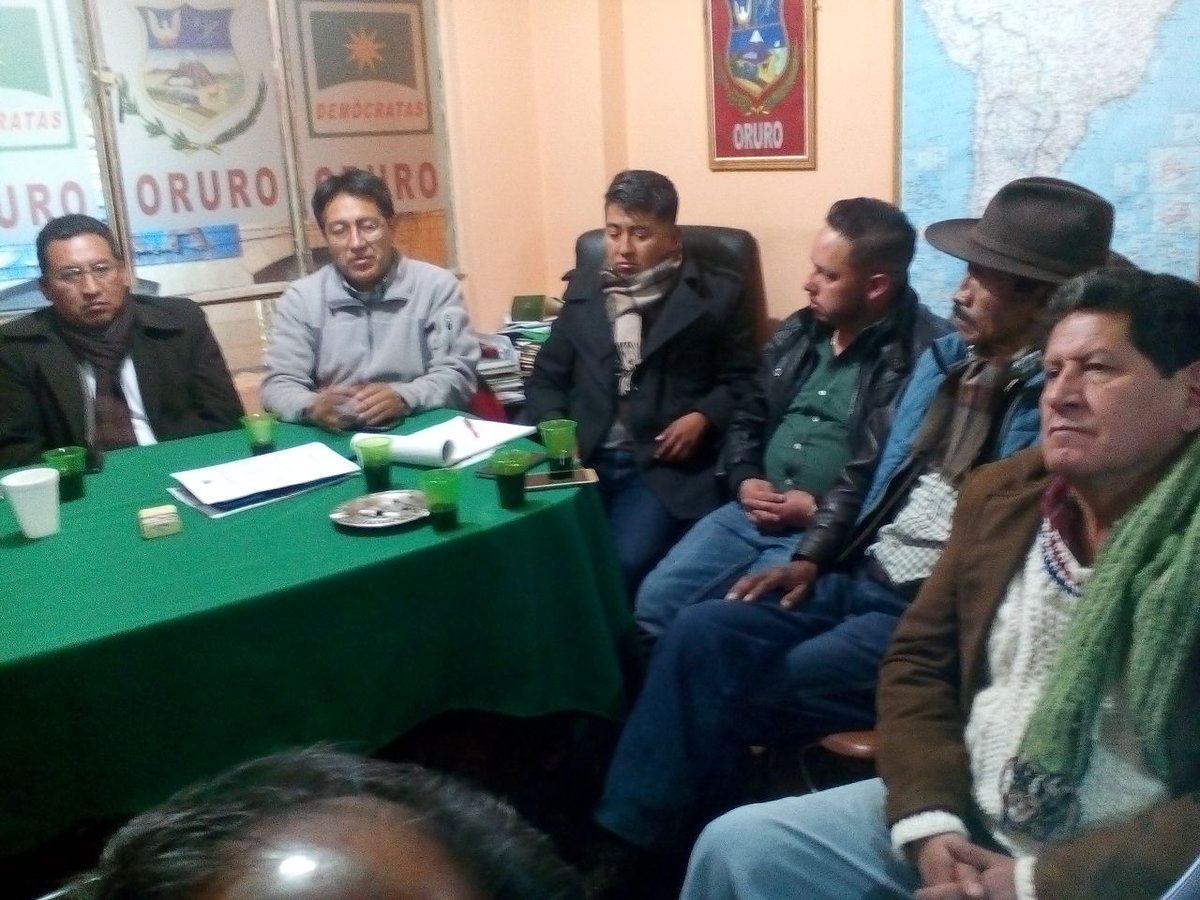 REUNION DE COORDINACIÓN DEMÓCRATA EN ORURO...
LOS COMITES EJECUTIVOS DEPARTAMENTAL Y MUNICIPAL DEL PARTIDO INICIARÁN SU CRONOGRAMA DE ELECCIÓN DE LOS COMITES EJECUTIVOS MUNICIPALES EN EL ÁREA RURAL Y ELECCIÓN DE COMITES EJECUTIVOS DISTRITALES EN LA CIUDAD DE ORURO.