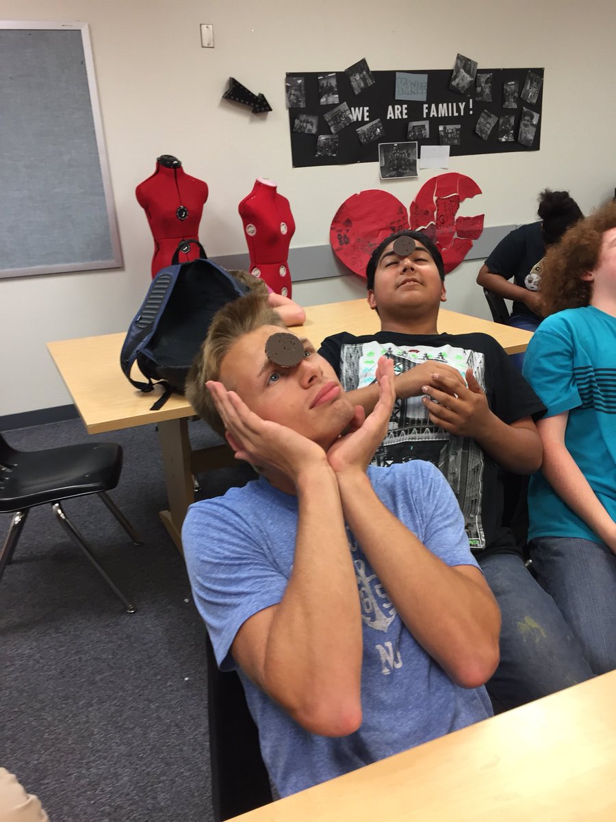 Knightlife_MHS's tweet photo. Cookie contemplation.🍪@LifeBeyondMHS #MHSFCS #minutetowinit #cookiegames https://t.co/YSWhXrxvng