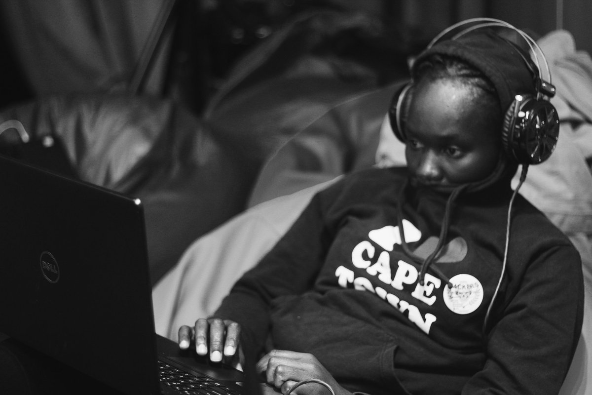 Geekulcha's tweet image. Great seeing young ladies challenging themselves at the @ITWeb Security Summit #SS18Hack #ITWebSS2018