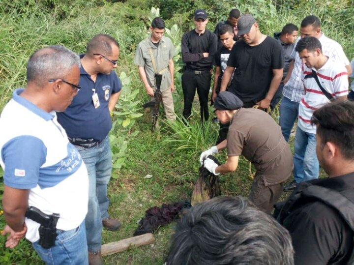 En tiempo récord, equipo multidisciplinario del #CICPC Aragua, esclarecio Triple homicidio de una familia, quemados y enterrados en terreno en San Vicente Maracay, desmantelando la Banda Los Sanguinarios de la Calle Ricaute, ya detenido 6 delincuentes. Mano dura a la delincuencia