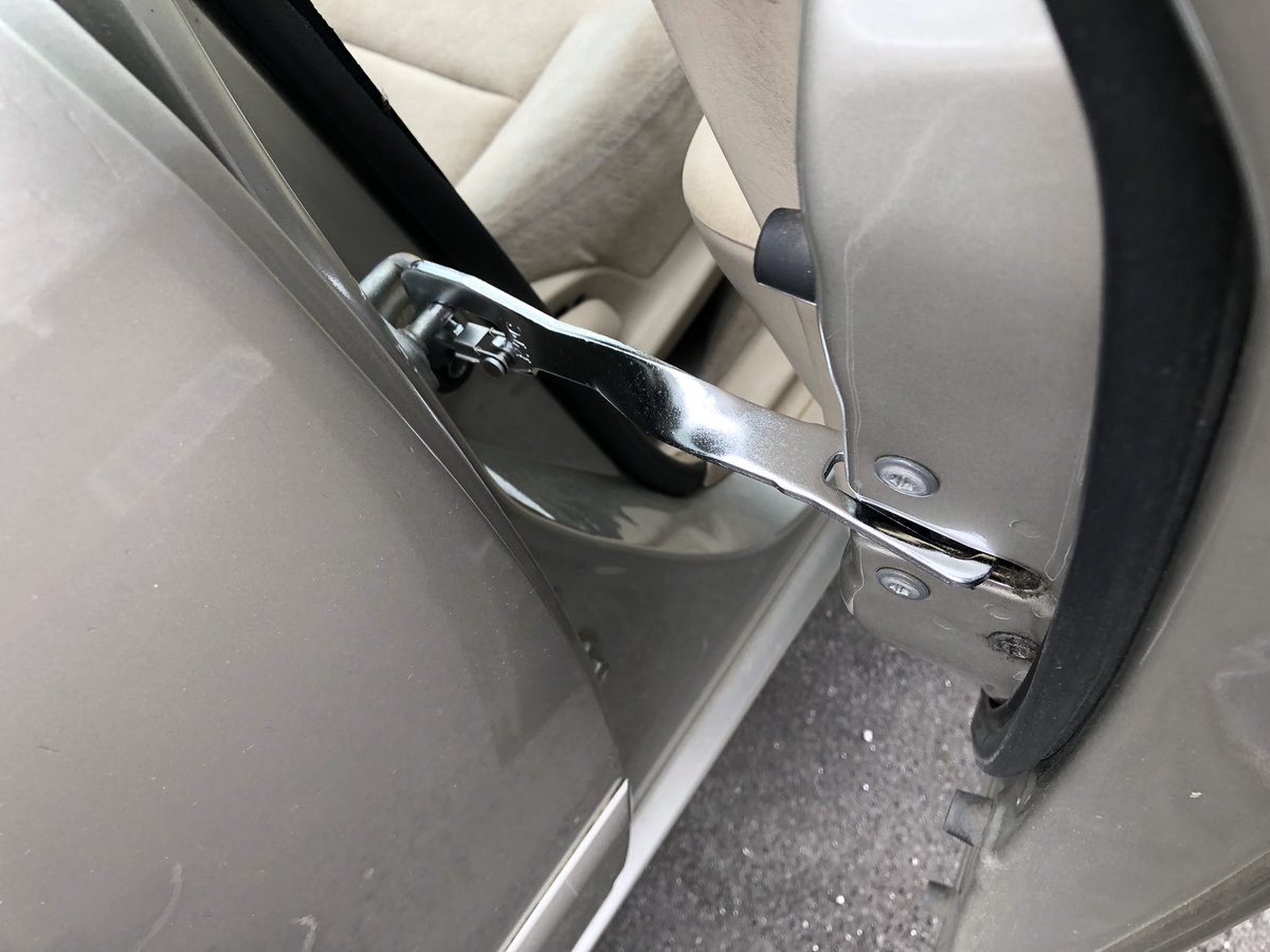 中継車販売の有限会社ビビッド Twitter પર ドアストッパーはこうやって使います 整備時の開き止め 中継車販売の有限会社ビビッド Twitter પર ドアストッパーはこうやって使います 整備時の開き止め