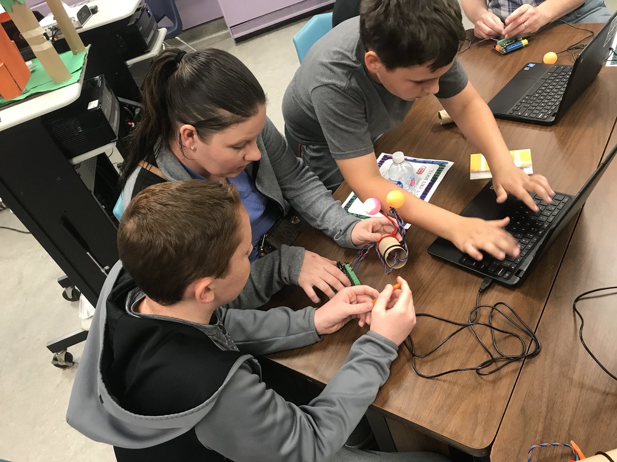 jena_mm6o's tweet photo. When Ss have ownership in learning they are empowered to contribute &amp; have a voice. The educational process is brought to full fruition when Ss are enabled to become the facilitators of learning #1:1
#watchwhatwedo #codelikea5thgrader @KellyCorey77  @birdbraintech @scratch https://t.co/hDtoIUXOtI