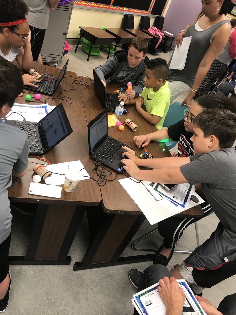jena_mm6o's tweet photo. When Ss have ownership in learning they are empowered to contribute &amp; have a voice. The educational process is brought to full fruition when Ss are enabled to become the facilitators of learning #1:1
#watchwhatwedo #codelikea5thgrader @KellyCorey77  @birdbraintech @scratch https://t.co/hDtoIUXOtI