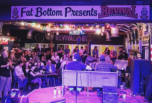 TinRoofNash's tweet photo. Packed house. #FiveDamnYears @revival615 #LiveMusic #NASHVILLE https://t.co/QyoxlYgRy3