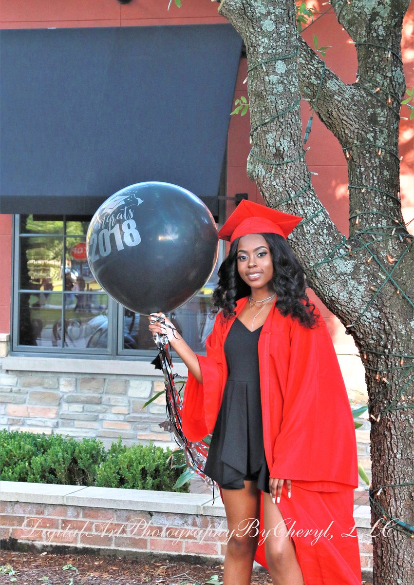 tinycuteaf's tweet image. May 21✅
Top 5 of my class✅
3.5 GPA✅
C/O 18 #GOHS finally done #FutureJag #SU22 #WeAreSouthern