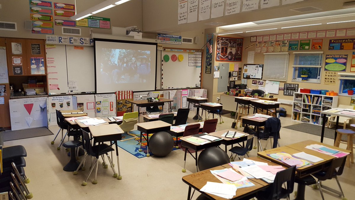 P2McCaffrey5th's tweet photo. All 4 corners of the classroom all ready for Open House tonight. @strandwoodel https://t.co/QpqGLdEyXX