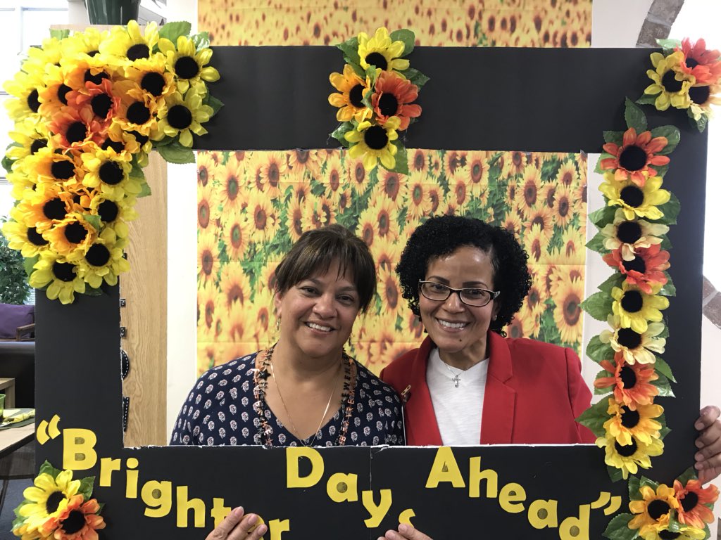 BakerDana2424's tweet photo. Spending time w Mrs Stockwell and creating special moments @grizfan99 @MargauxTeaches @TeamSoc_Studies https://t.co/8TkryVPMui