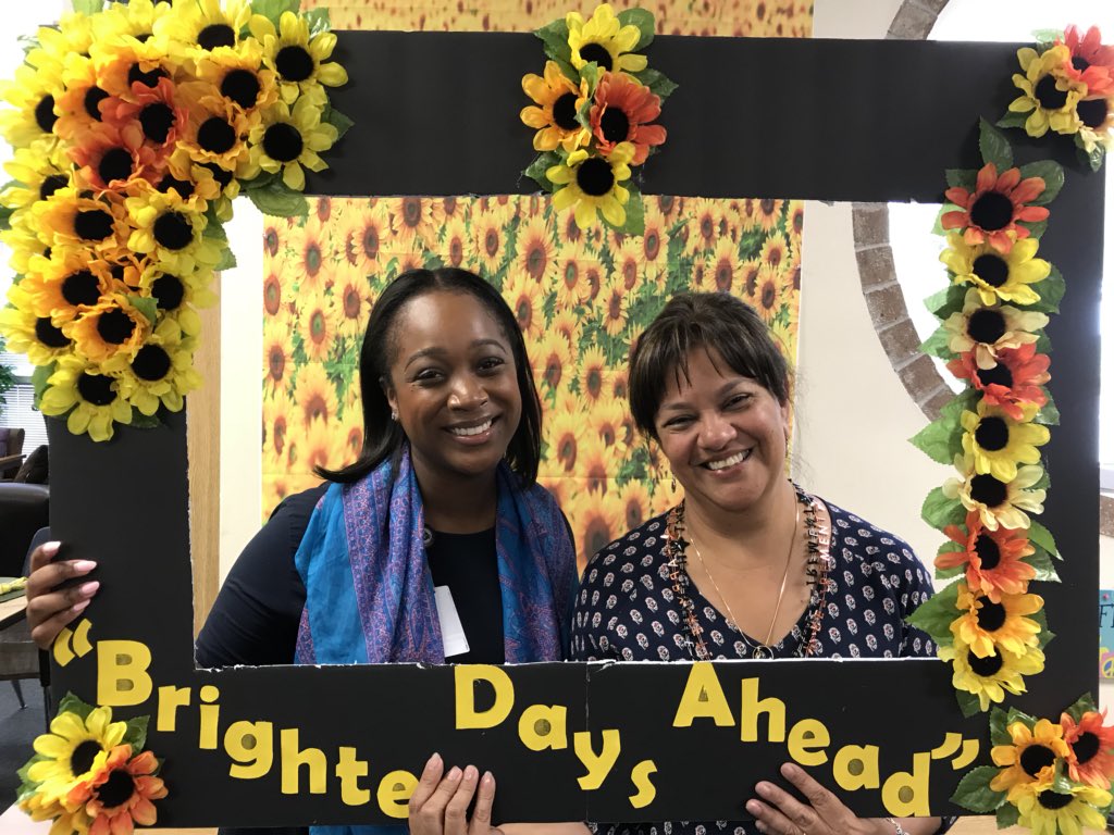 BakerDana2424's tweet photo. Spending time w Mrs Stockwell and creating special moments @grizfan99 @MargauxTeaches @TeamSoc_Studies https://t.co/8TkryVPMui
