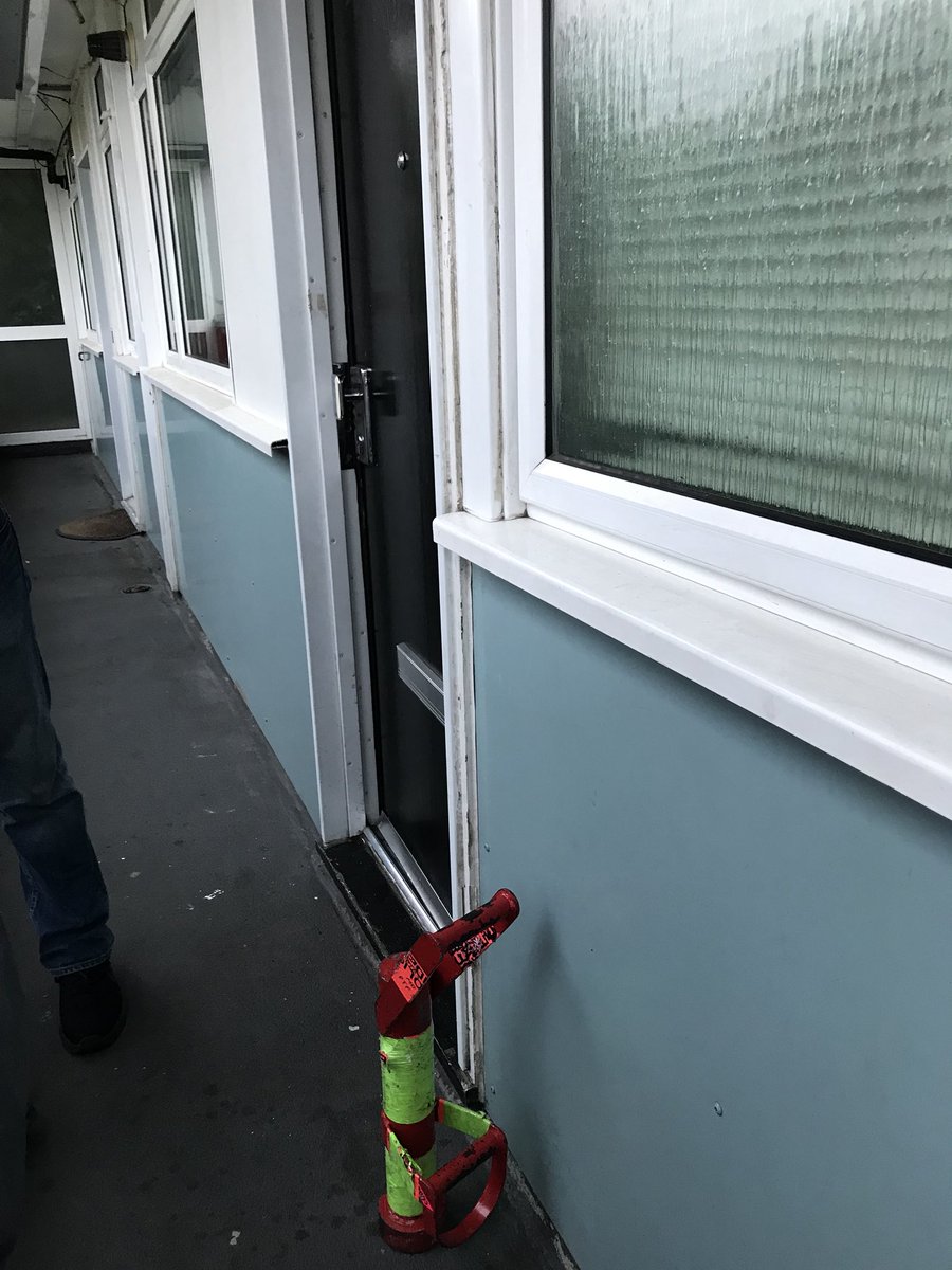 MPSSouthwark's tweet photo. #MD_RobberySquad executed another early morning drugs warrant, nothing found on this occasion but sometimes disrupting the dealing can be a result #winsomelosesome https://t.co/uztm56QF5x