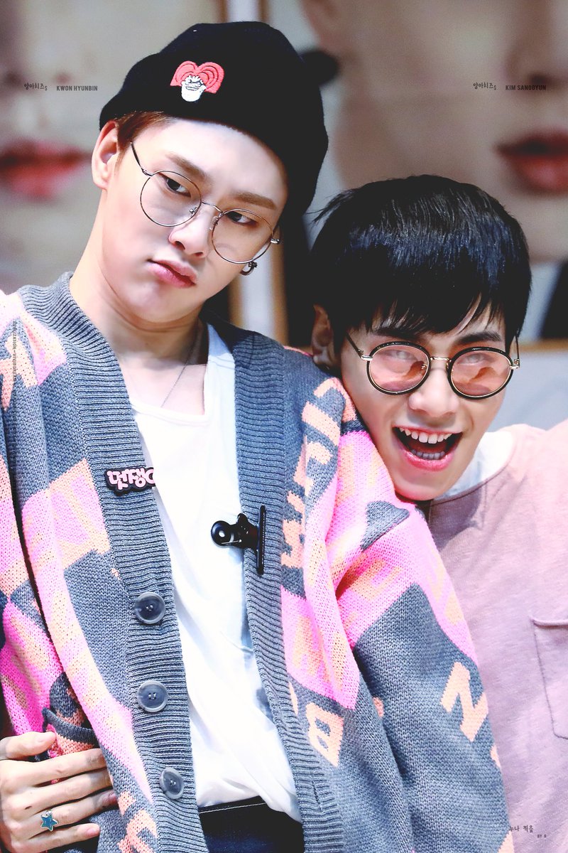 970304_rvd's tweet photo. 상균이형 생일축하합니다 !!
많이 행복한 시간 보내세요
📸 By B 📸

상균아 오늘도 내일도 매일매일도
많이 행복하셈 이제 꽃길만 걸어라
생일 축하함 💞💞 
📸 By G 📸

#HAPPY_SANGGYUN_DAY
#상균아_생일_축하해
#김상균 #KimSanggyun #金相均 https://t.co/nbvT7kbQYv