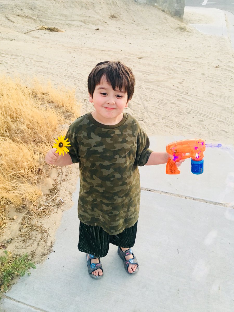 waywardandwine's tweet image. Today’s walk included a kiddo &amp;amp; a bubble machine &amp;amp; some flowers. Happy happy. #spnfit