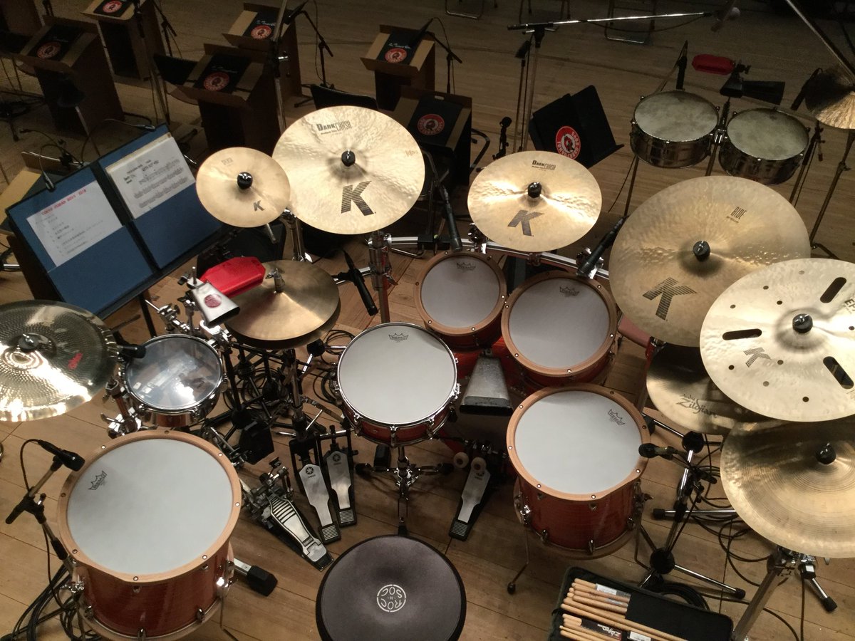 yanoken_drums's tweet photo. 前乗りした上に早起きして来た甲斐あって、ヘッド交換、セッティング、単音チェックまで皆より一足先に終了♪
今日はド派手にこのセットで
#yamahadrums
#yamahaclubcustom
#zildjian
#zildjiancymbals
#hexlack 
#hexrackii
#見砂和照と東京キューバンボーイズ
#東京キューバンボーイズ https://t.co/H9GCgQULcw
