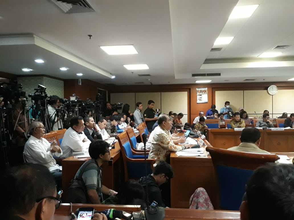 IDNTimes's tweet photo. Menurut fraksi Hanura, setiap norma yang dibuat pasti ada konsekuensinya dan harus ada kejelasan dalam merumuskan definisi itu #IDNTimesNews https://t.co/vW9DeVZ03O