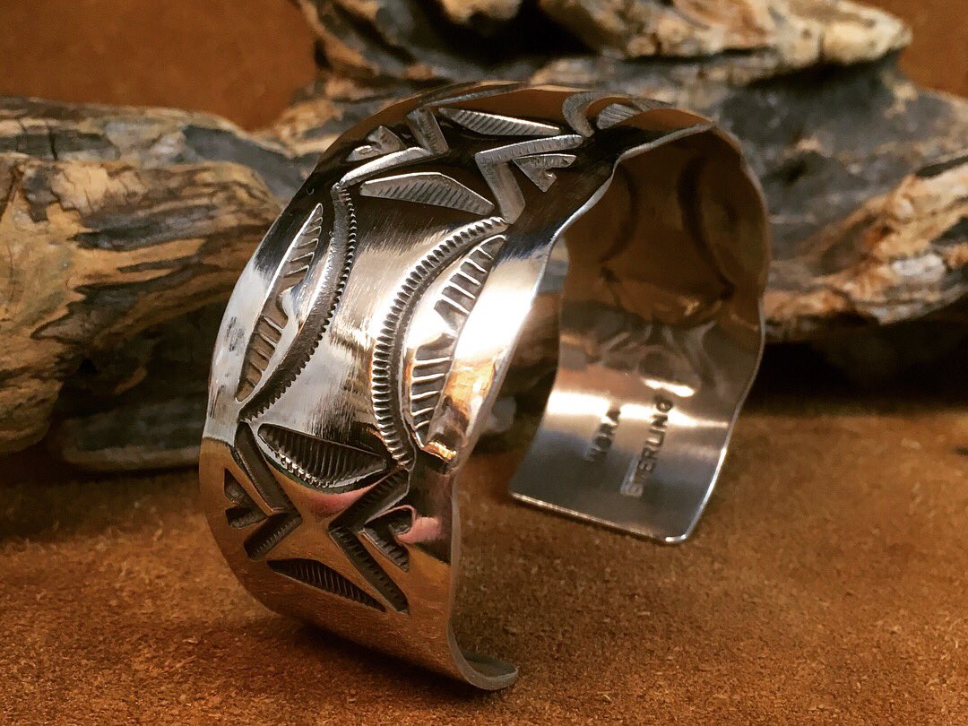 インディアンジュエリー ナバホ族アーティストNORA・TAHE（ノラ