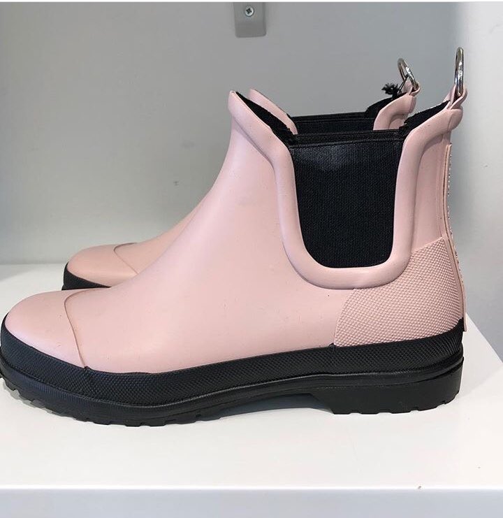 IlseJacobsenUK's tweet image. New addition to the rubber boot family... #pink #prettyandpractical #ilsejacobsen