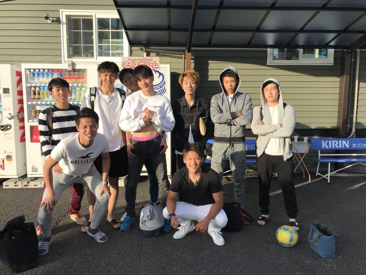 FCwarriors1's tweet photo. ✔5/20 海老江PREMIUM CUP
5チームによる大会で予選を2勝1敗1分で得失点差により3位でした😭トーナメントでは4位と対戦しPKでトータル3位という結果に終わりました！次回は27日の大会で優勝し返り咲きたいです！チーム一同頑張ります！！
#fcwarriors #futsal  #soccer #fight https://t.co/bEljxfZq7c