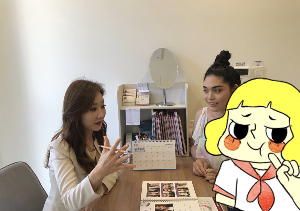 dkclinivex's tweet photo. ยกกล้องถ่ายรูปคนไข้ แต่...แต่คนข้างหลังอ่ะเซ้นี่รีบยิ้มรับกล้องเลยนะคะ 🤣💕 คือเวลาพาลูกค้าไปคนเดียวจะไม่กล้าถ่ายเลยค่ะ พอมีคนมาด้วยกัน #มีสองคนก็ดีอย่างนี้ คนนึงถ่ายรูปได้ #อยู่คนเดียวไม่กล้ายกกล้องเลย  #เขินตัวเอง #และก็เกรงใจลูกค้า แต่นี่ขออนุญาตแล้วว่าปิดหน้าน้าคะ

😍✨ https://t.co/3MmmEw7OVy