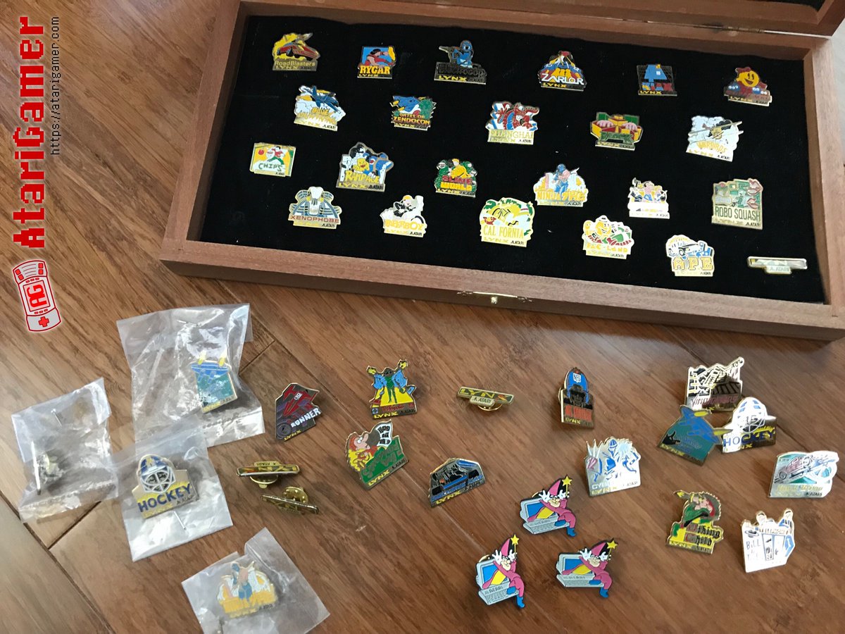 kretro_gaming's tweet image. The second parcel opened! It’s the ‘Defi Lynx’ coffret and a bunch of extra lapel pins. All in all this is a COMPLETE original pins collection!! Yep can you spot the #Vindicators pin? 💦🤪🕹 Best buy ever! #AtariLynx #Collectibles #VintagePins #WPUGamers