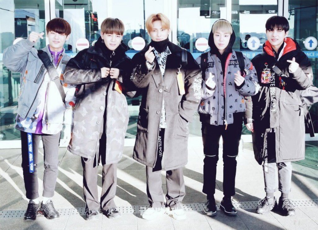 choii_shii's tweet photo. 5 main vocalists
5 main visuals
5 main rappers
5 main dancers
We stan 5 talented, beautiful, and adorkable boys!! Happy 1 year anniversary @official_ACE7
#1yearwithace #1YearWithChoice https://t.co/6jcTdn28ab