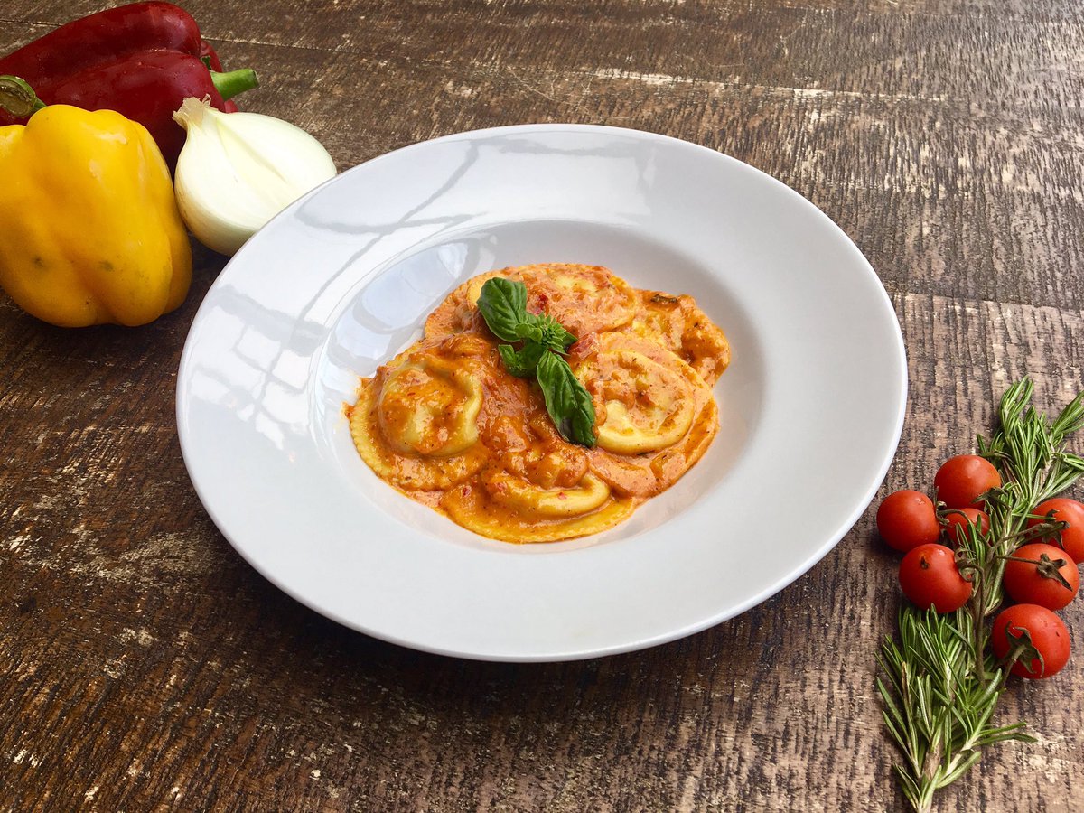Special main - ravioli filled with foie gras served with a creamy mixed pepper sauce 
#marbella 
#marbs 
#puertobanus
#marbellafood 
#marbellalife 
#marbellalifestyle 
#foodies
#takeawayfood 
#takeaways
#takeawaymarbella
#fooddelivery
#drinkdelivery