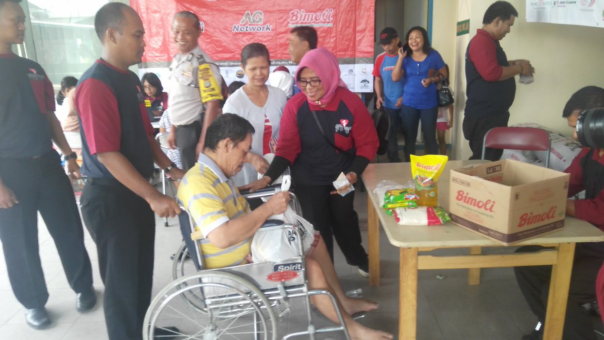 fadhilcasmito's tweet photo. Puncak kebahagian tertinggi adalah ketika kita bisa berbagi kebahagian dengan orang-orang di sekeliling kita.
#PasarMurahAGP
#AGPeduli
#Pasarmurah 
@agpeduli
@tamblingwildlife 
@agnezmo
@TamblingID
@agnezmo https://t.co/20T4cMFyRS