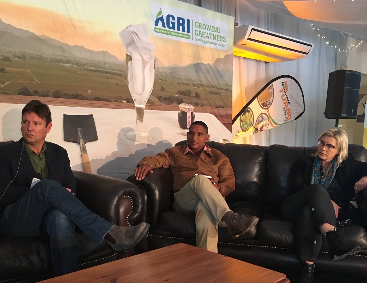 AgriWesKaap's tweet image. #AgriWesKaap #jongboerkomitee bespreek die gronddebat by #jaarvergadering @AgriSAOfficial @landbou