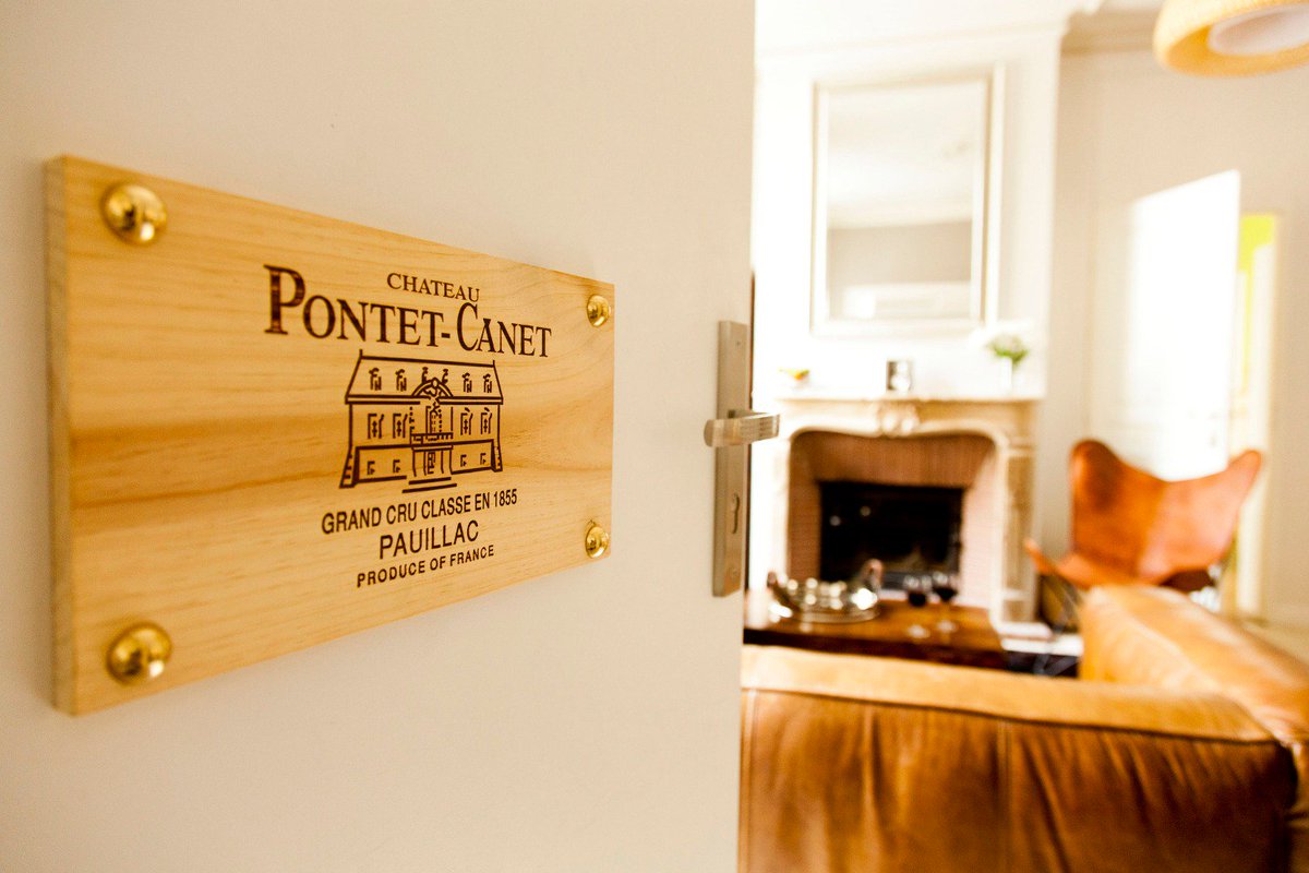 Apartment Château Figeac 🔑 Relax in the spa bathtub with luxury Hermès toiletries and enjoy access to every standard television channels, unlimited private Wi-Fi access and more 😍 -->  goo.gl/RLJdHk #bordeaux #luxurytravel #SaturdayMotivation #bordeauxcity