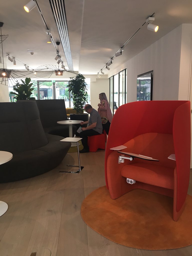 Ultimate_Office's tweet image. @Boss_Design at #CDW18 #ClerkenwellDesignWeek