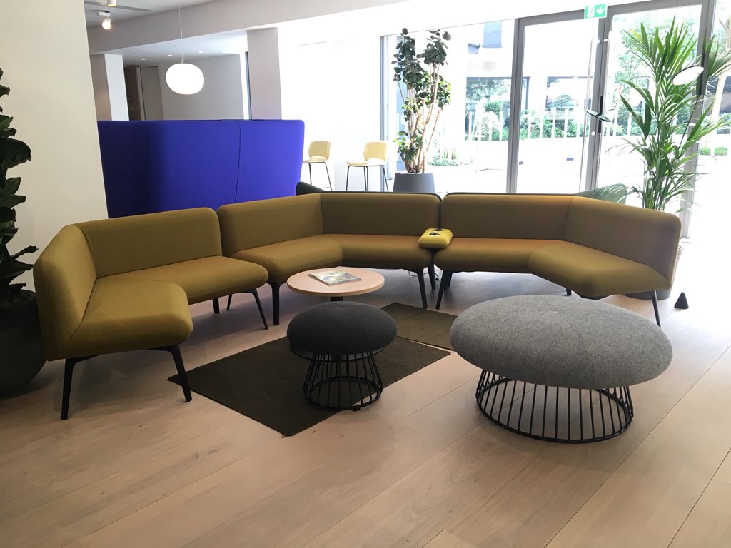 Ultimate_Office's tweet image. @Boss_Design at #CDW18 #ClerkenwellDesignWeek