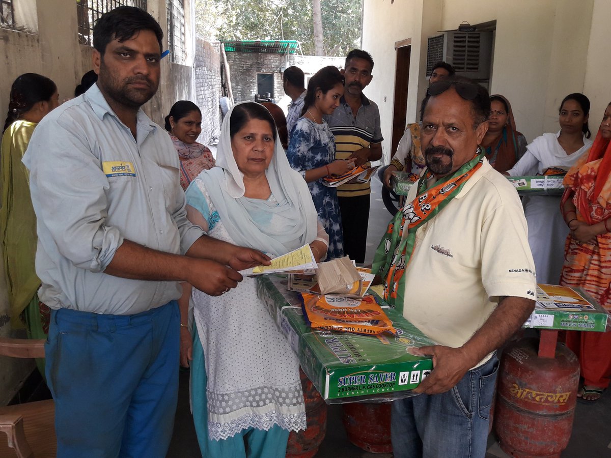 tawigass's tweet photo. EXTENDED PMUY gas connection given by TAWI GAS to sc/st women https://t.co/9sFma0QGpV