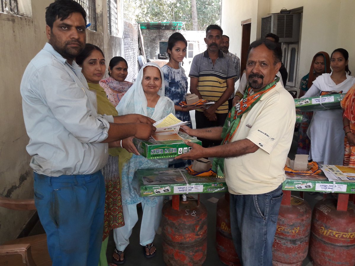 tawigass's tweet photo. EXTENDED PMUY gas connection given by TAWI GAS to sc/st women https://t.co/9sFma0QGpV