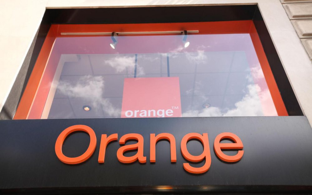 TopEmployers_F's tweet photo. #Recrutement | @Orange_France recrute 2 500 postes et a organisé le 17 mai dernier, une opération nationale de recrutement : #HelloJobs. Le saviez-vous : Orange fait partie des 13 entreprises certifiées Global Top Employer en 2018 ▶️ https://t.co/xQ7qAP9zE7  via @LeParisien_Eco https://t.co/Av7vqTwil1