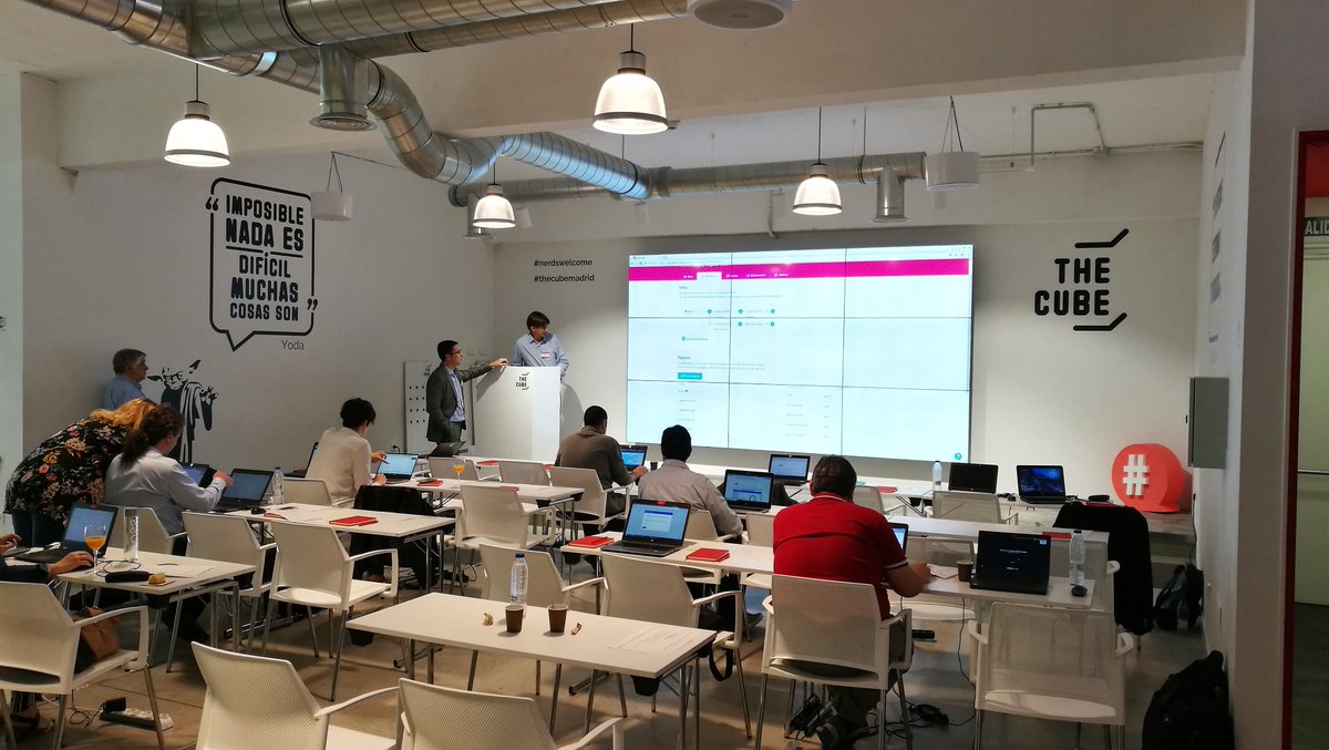 THECUBEMadrid's tweet image. Hoy tenemos a @oracle_es impartiendo su laboratorio práctico #OracleCloudTestDrive en #THECUBEMadrid. 👏

¡Bienvenidos! 

#NERDSWELCOME 🤖