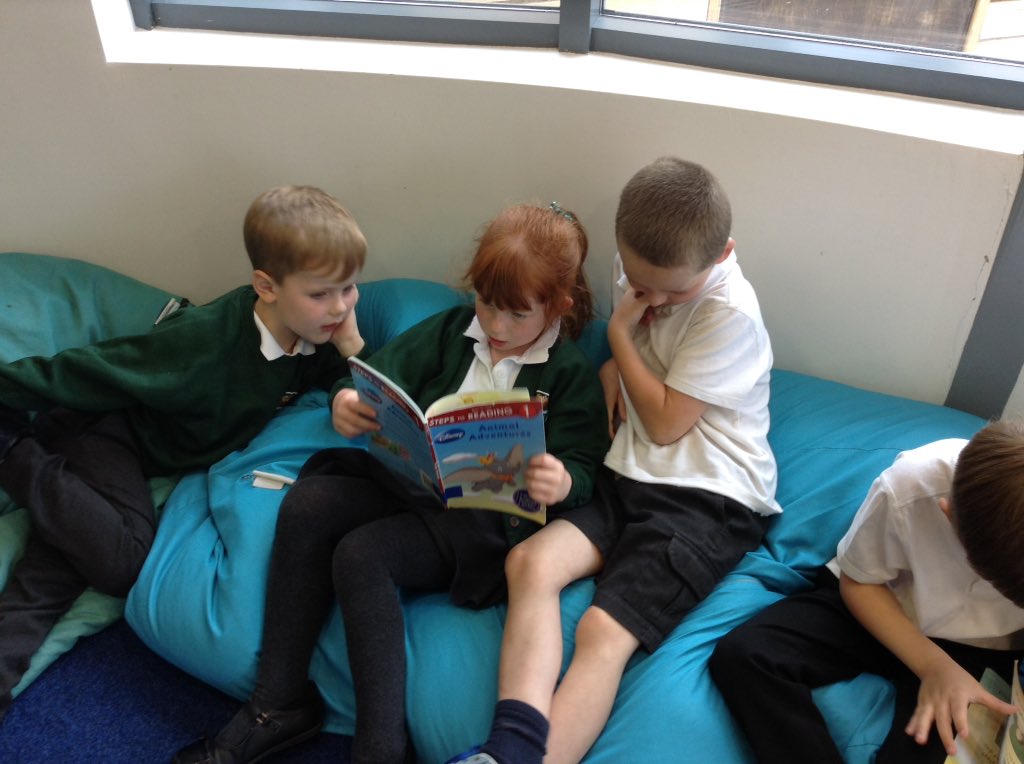 WybersWoodEYFS's tweet image. Enjoying sharing a book during library time #wybersreading #eyfsreading