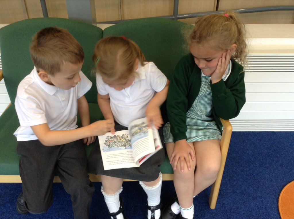 WybersWoodEYFS's tweet image. Enjoying sharing a book during library time #wybersreading #eyfsreading