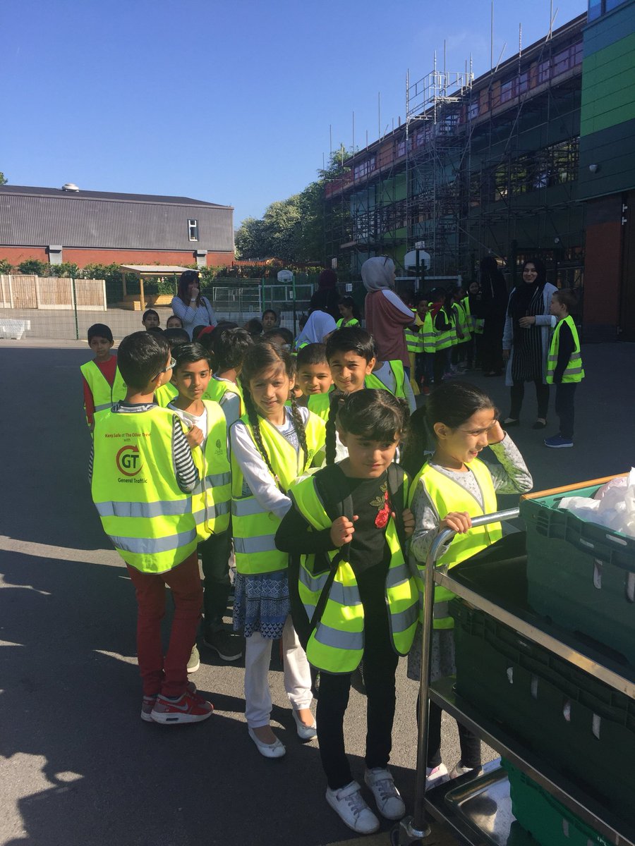 OliveTreeHT's tweet photo. Smily year two faces matching the beautiful weather. #PlayFactory #Trip @misspatelc6 @MrsKhanC5 @OliveTreeBolton https://t.co/EAmWBpOp9F