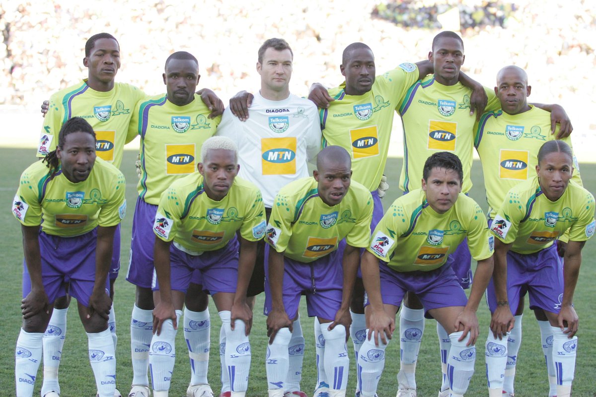 DiskiBattles's tweet photo. #Throwback to this star-studded #Sundowns side of 06 😍👆😲
How many players can you name? 🤔
#TooMuchQuality #ShoeShineAndPiano #RIPOscarNtwagae https://t.co/L34Of0jc2W