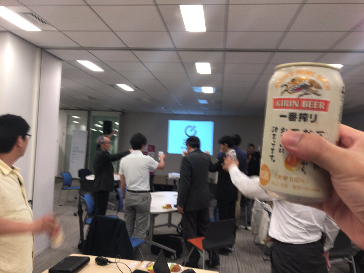 bluetoneinfo's tweet photo. やってまいりました(๑>◡<๑)
乾杯から始まるスタイル!!
#code4osaka https://t.co/2SrADZXM2V