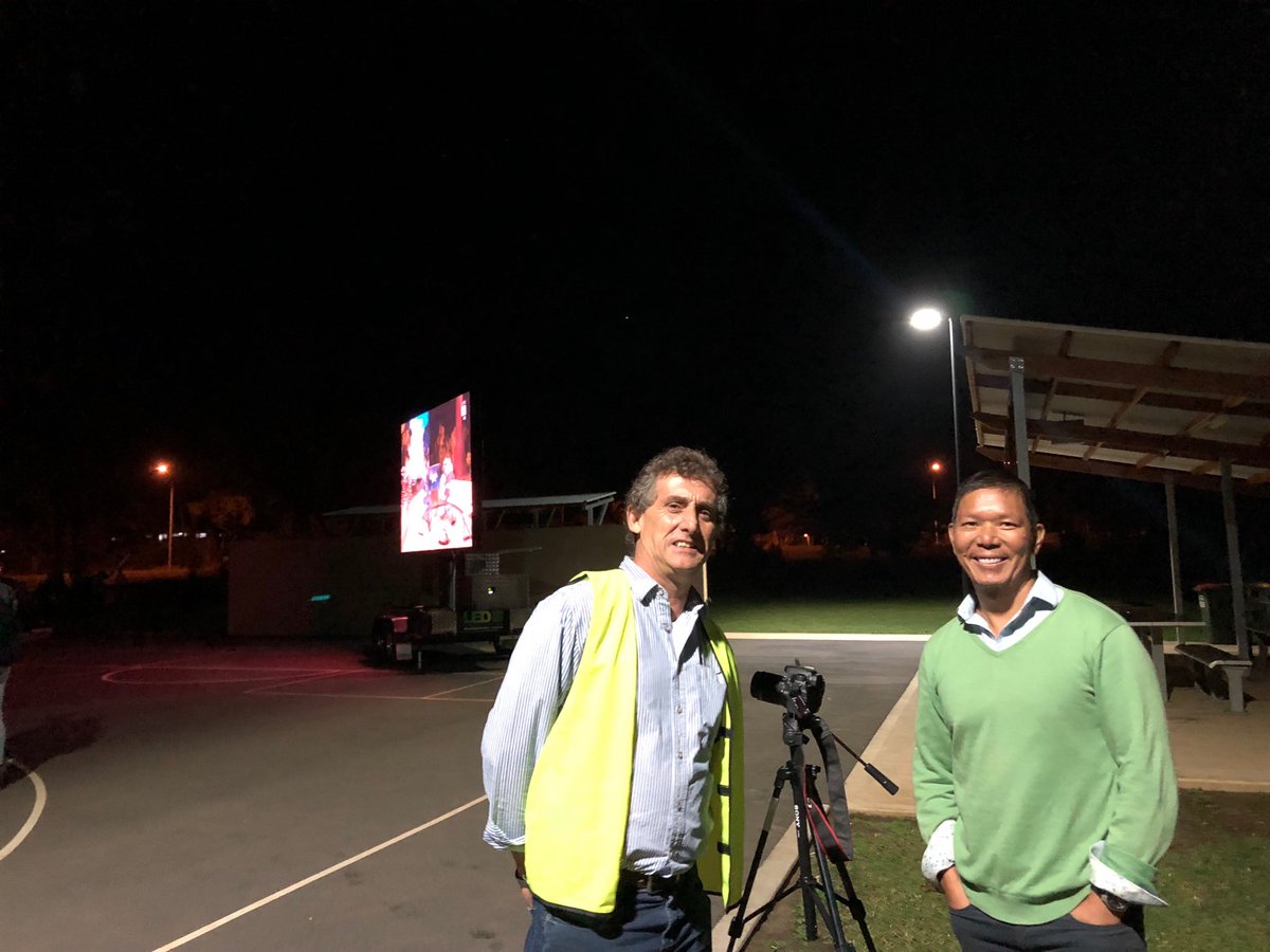 HeatherCavanagh's tweet photo. CSU Port Macquarie Stargazing live world record attempt about to start! https://t.co/W14aK5ybsm