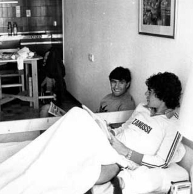 MichelGonzalez's tweet photo. A ver si te crees que sólo cumplo años yo... Foto de recuerdo cuando éramos más jóvenes en aquellas pretemporadas en Cabeza de Manzaneda. Muchas felicidades  @msanchisoficial https://t.co/XgqrWxvcyq