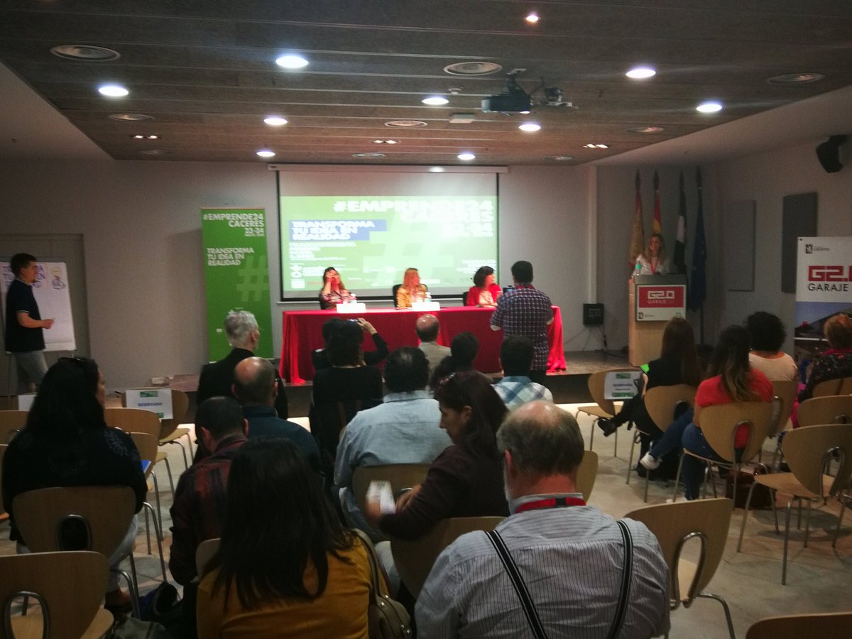 Comenzamos #EMPRENDE24 #Cáceres con <a href="/raul_detena/">Raúl de Tena ✪</a> de <a href="/ACH_AndExt/">Acción contra el Hambre- Andalucía y Extremadura</a>, gracias a <a href="/cristinalozaina/">Cristina Mateos</a> por tu participación y a, los concursantes, mucha suerte!