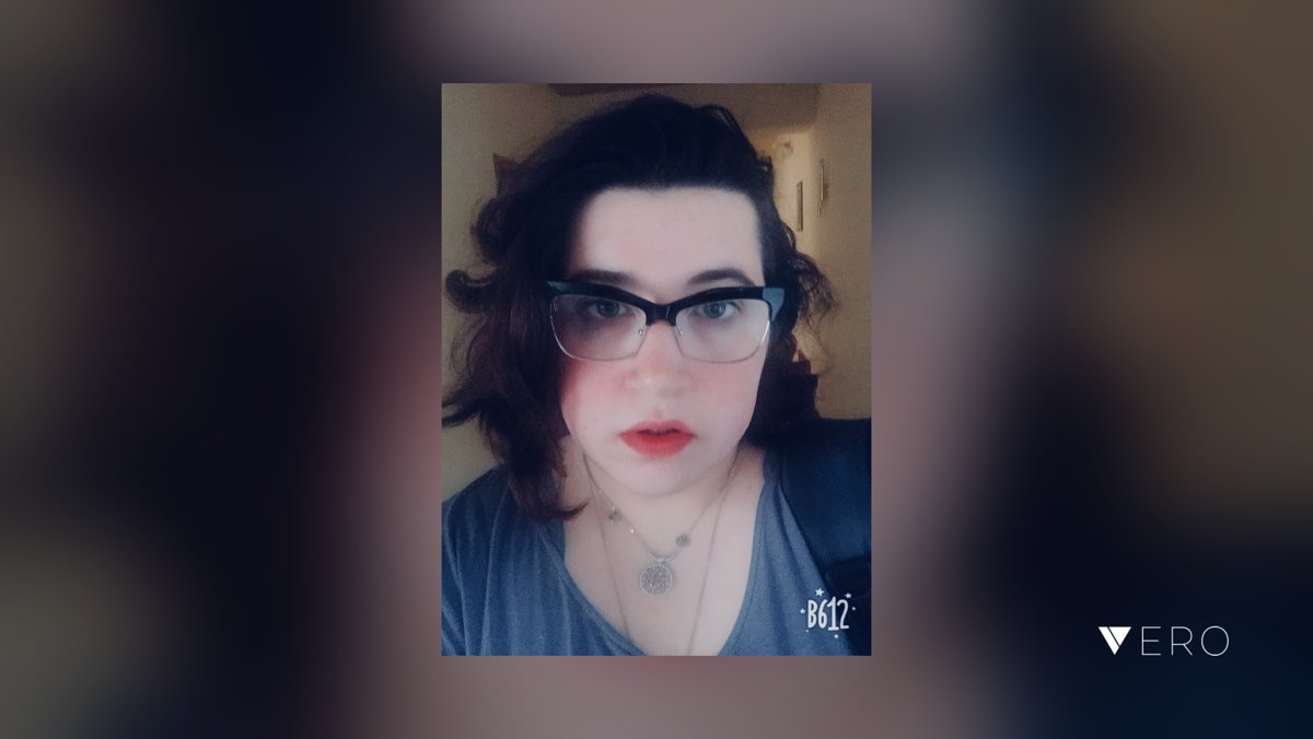 tao_elal_'s tweet photo. #desirée #daisy #daisy_dg94 #greeneyes #beyourself #curvygirl #curvypride #facebook #twitter #instagram #vero #instamood #fireinthesoul #fireinthesoul🔥 #glasses #nomakeup @VeroTrueSocial https://t.co/vMO25RF9WH