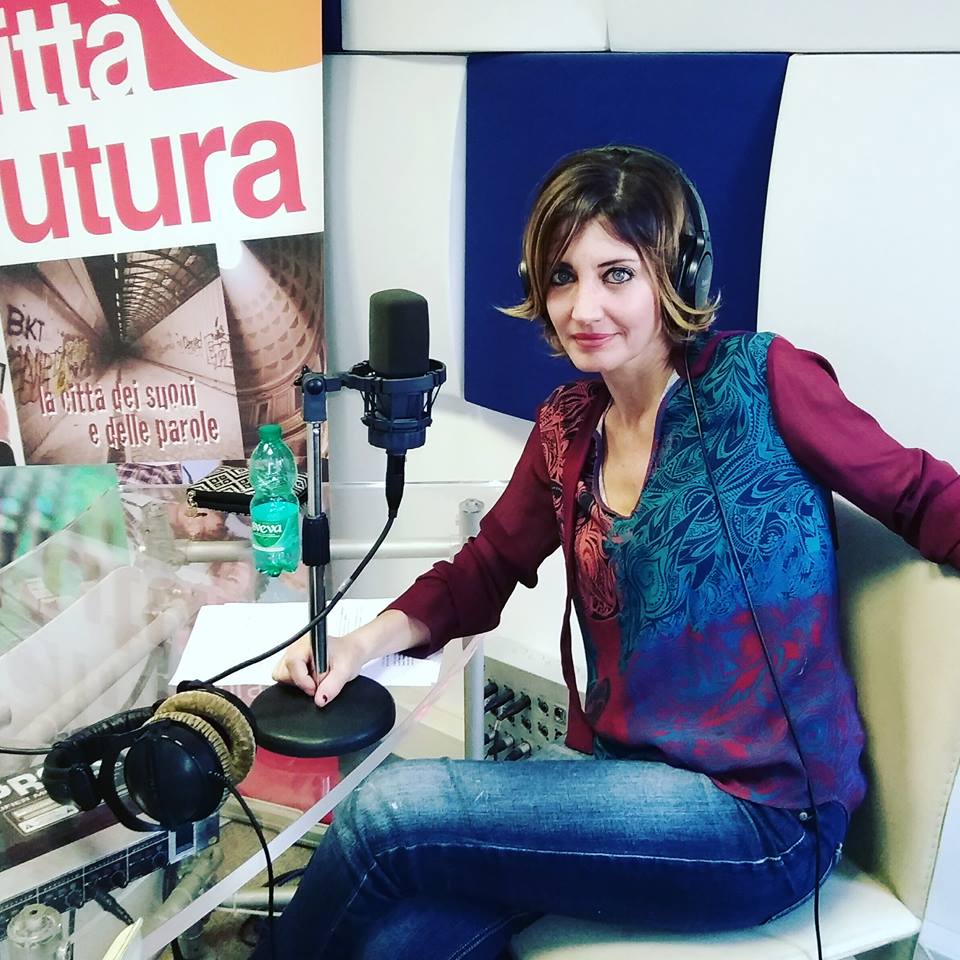 marina_luca's tweet photo. Negli studi di @RCittaFutura #checkin prossima ospite @NathalieDuNord 
per presentare l'album #intotheflow 
Il 25 Maggio sara' sul palco del @RiversideFSG con il giornalista @stefanomannucc1. Parole &amp; Musica ...

#rockmusic #popmusic #indie #livemusic https://t.co/x7OawkXlxD