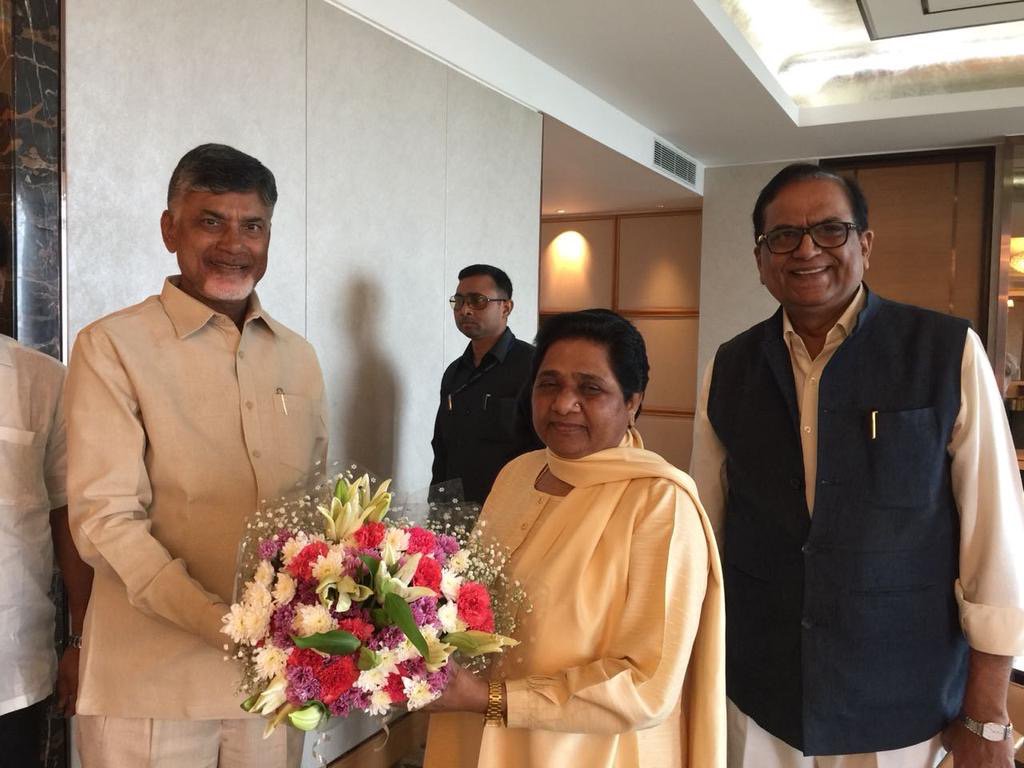ncbn's tweet photo. Met with @MamataOfficial &amp; Mayawati ji at the swearing in ceremony of @hd_kumaraswamy as Karnataka's CM. We're here to strengthen the regional parties and will work together to protect and promote national interests. https://t.co/OuSwgnt6zx