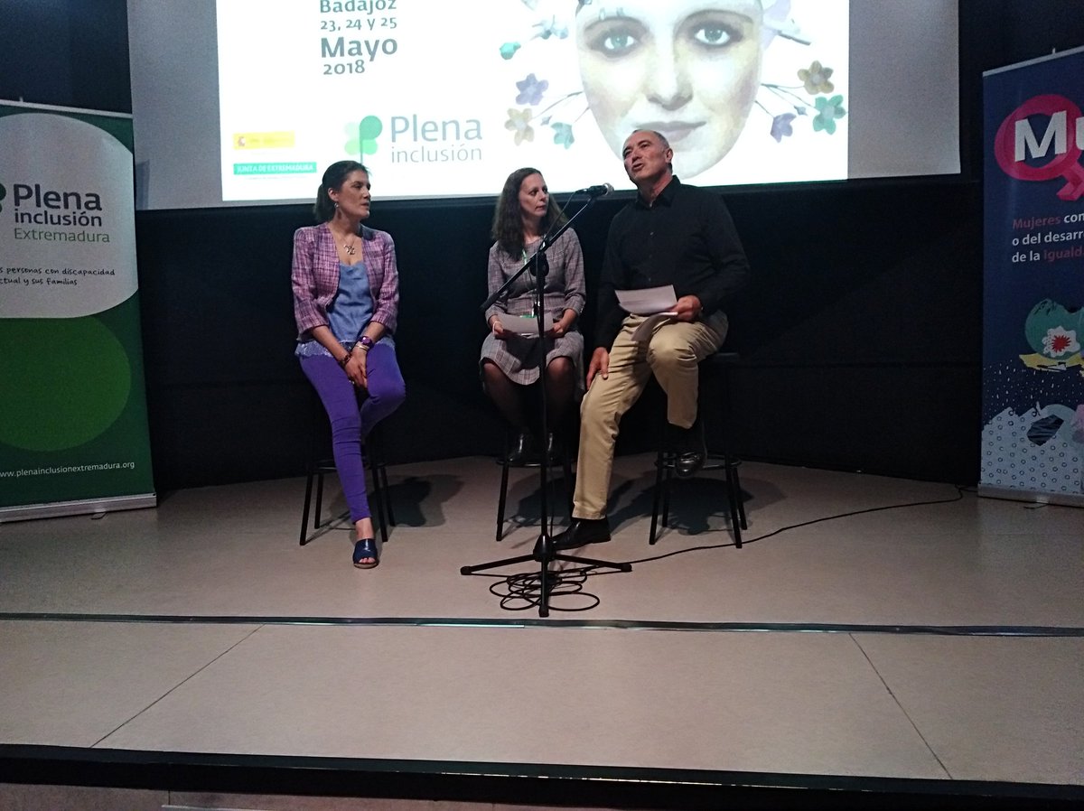 plenaextremadur's tweet photo. Elisa Barrientos directora del @IMEXtremadura, @PEDROCALDERONR y Nati Galeano inauguran 2 Encuentro de grupos de Mujeres https://t.co/Bjm47LKzj6